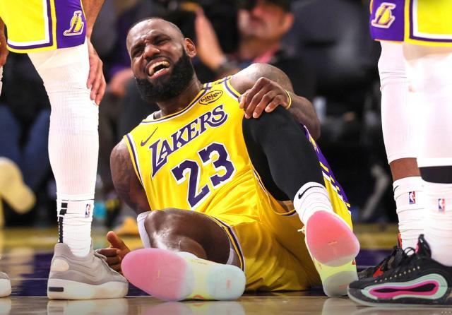开云-湖人记者曝詹姆斯左膝二级扭伤 拖到G6也将缺席